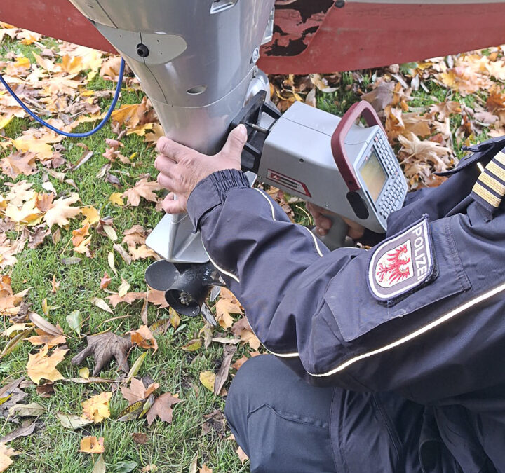 Codierung eines Bootsmotors